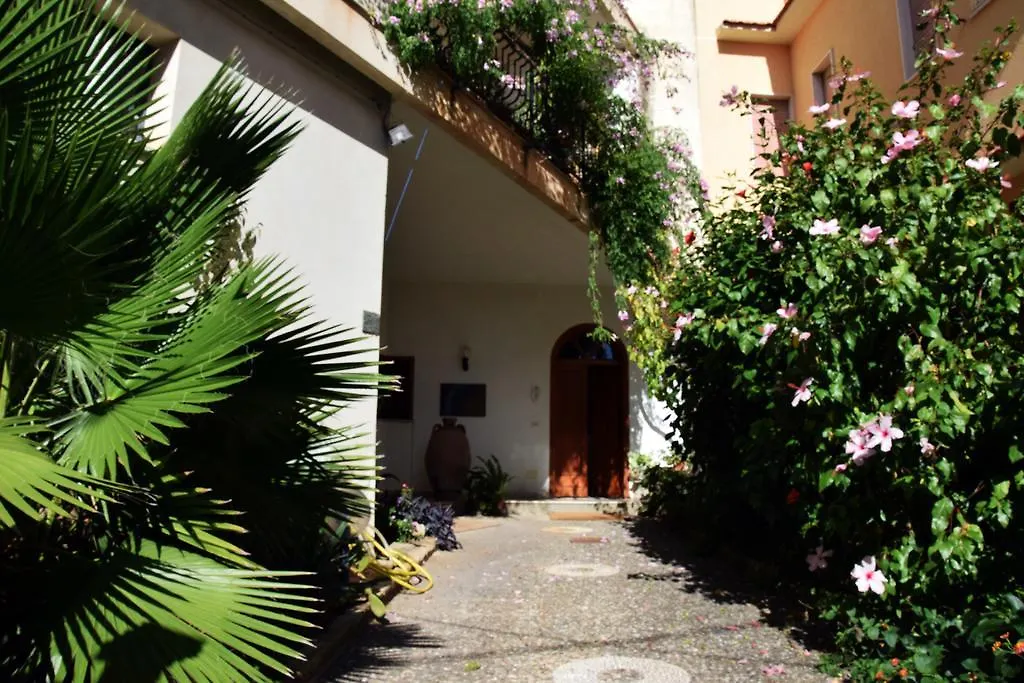 Apartment Artroom Garden Noto Italy